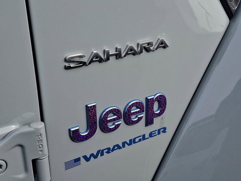 Used 2024 Jeep Wrangler Sahara w/ Technology Group image 14