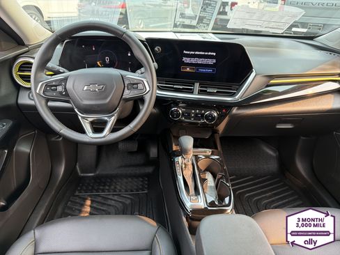 Used 2025 Chevrolet Trax ACTIV w/ Sunroof Package FWD image 12