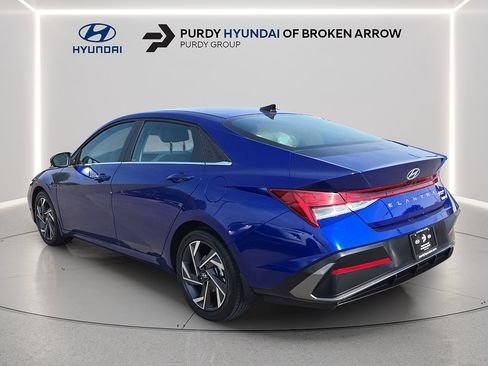 Certified 2025 Hyundai Elantra Limited FWD image 7