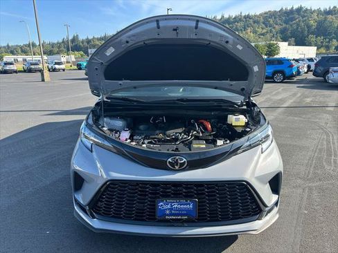 Certified 2026 Toyota Sienna XSE AWD/4WD image 5