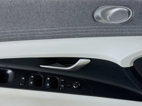 Certified 2025 Hyundai Elantra Limited FWD image 25