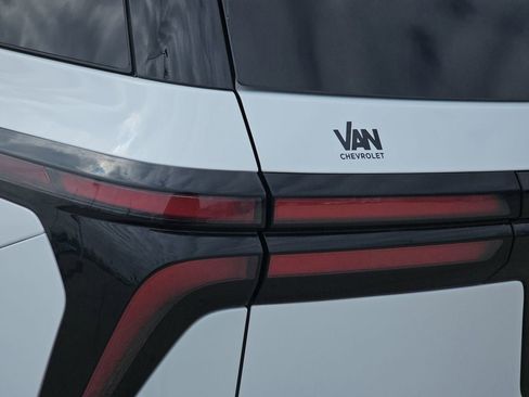 Used 2025 Chevrolet Traverse LT w/ Sun and Wheel Package image 41