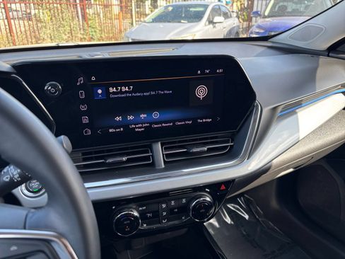 Used 2025 Chevrolet Trax LT w/ LT Convenience Package FWD image 20