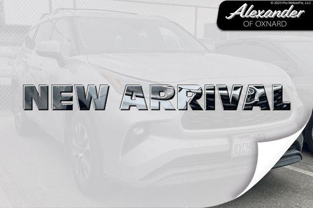 Used 2021 Toyota Highlander XLE FWD image 1