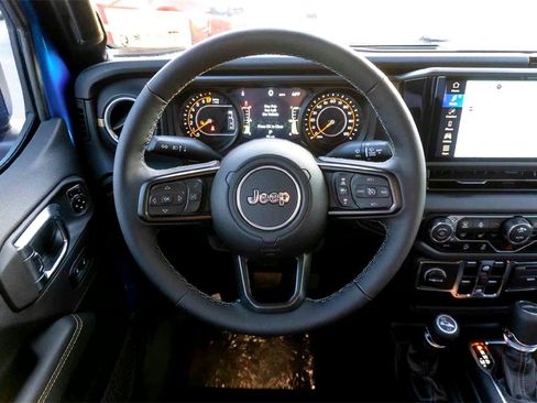 New 2025 Jeep Gladiator Sport image 19