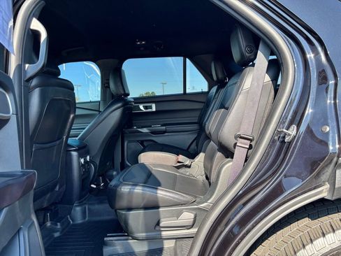 Used 2020 Ford Explorer XLT w/ Equipment Group 202A AWD/4WD image 18