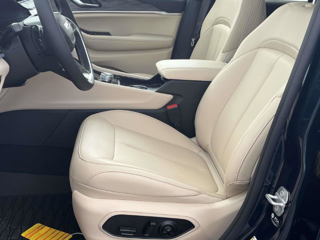 New 2026 Jeep Grand Cherokee Limited w/ Limited Altitude Package RWD image 10