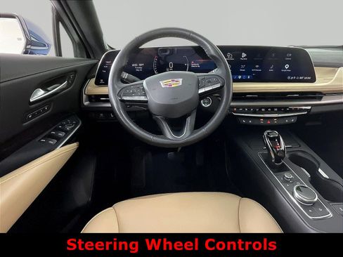 Used 2025 Cadillac XT4 Premium Luxury w/ Technology Package AWD/4WD image 8