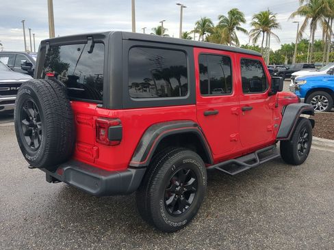 Used 2018 Jeep Wrangler Unlimited Sahara image 5
