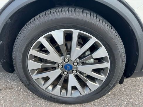 Used 2020 Ford Escape Titanium image 16