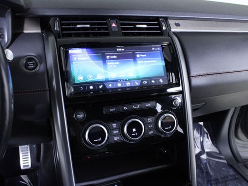 Used 2020 Land Rover Discovery HSE image 28