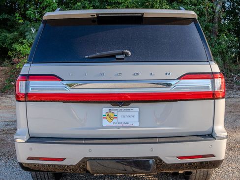 Used 2019 Lincoln Navigator L Reserve AWD/4WD image 4