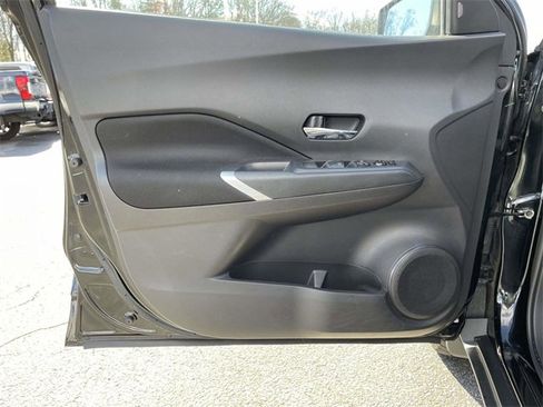 Used 2024 Nissan Kicks SV image 17