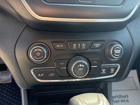 Used 2020 Jeep Cherokee Trailhawk w/ Cold Weather Group AWD/4WD image 23