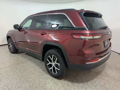 Used 2025 Jeep Grand Cherokee Limited w/ Trailer Tow Package RWD image 5