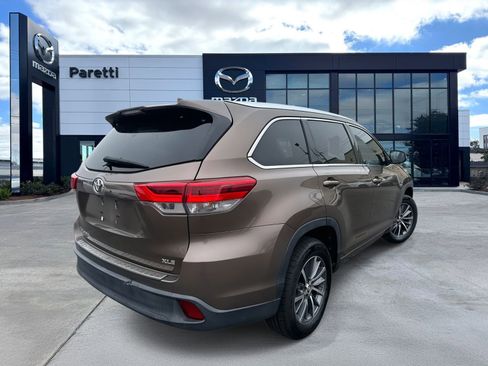 Used 2018 Toyota Highlander XLE image 6