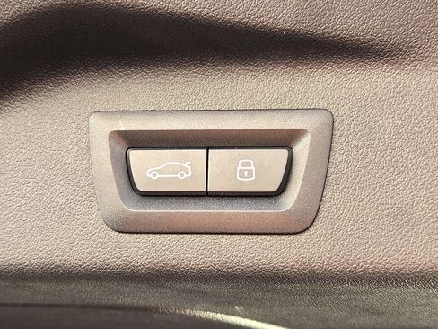 Used 2025 BMW X7 xDrive40i w/ M Sport Package image 29