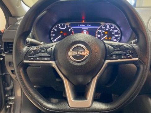 Used 2025 Nissan Sentra SV FWD image 27
