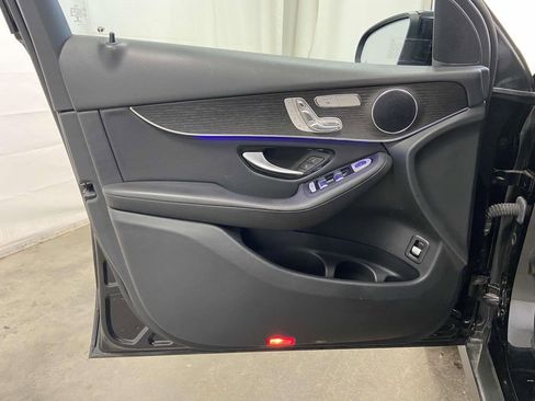 Used 2021 Mercedes-Benz GLC 300 4MATIC w/ Premium Package image 12