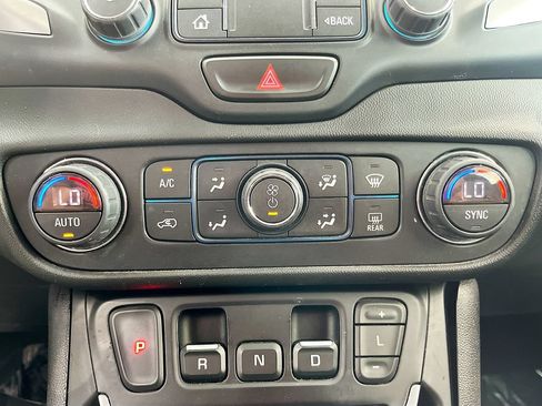 Used 2019 GMC Terrain SLT w/ Preferred Package FWD image 15