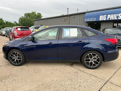Used 2017 Ford Focus SEL w/ Cold Weather Package FWD image 4