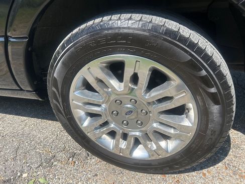 Used 2014 Ford Expedition Limited w/ Equipment Group 301A AWD/4WD image 28