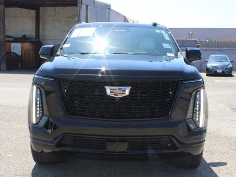 Used 2025 Cadillac Escalade Sport Platinum AWD/4WD image 2