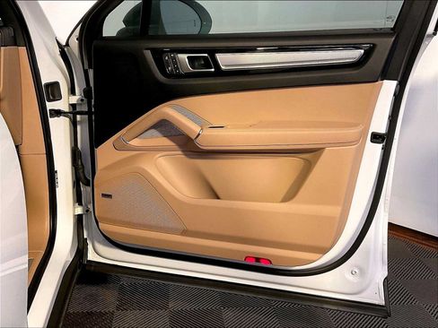 Certified 2023 Porsche Cayenne Coupe AWD/4WD image 26