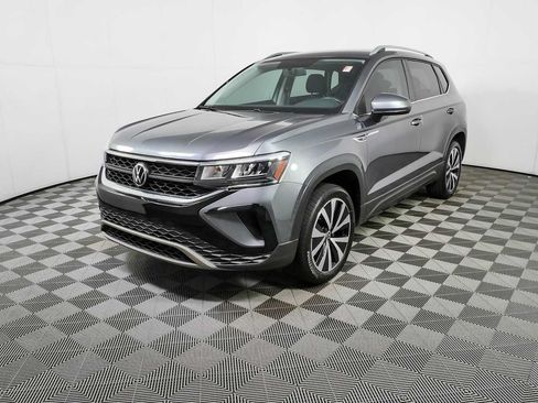 Certified 2022 Volkswagen Taos SE FWD image 27