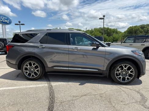 Used 2025 Ford Explorer Platinum w/ Ultimate Package AWD/4WD image 8