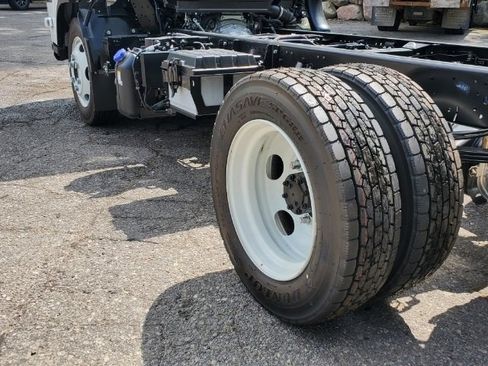 New 2025 Isuzu NPR HD image 4