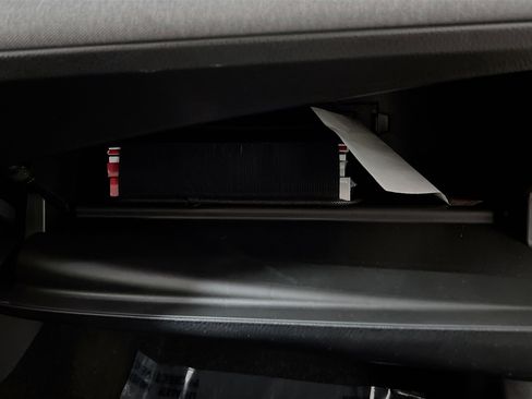 Used 2025 Toyota Camry LE w/ Convenience Package image 35