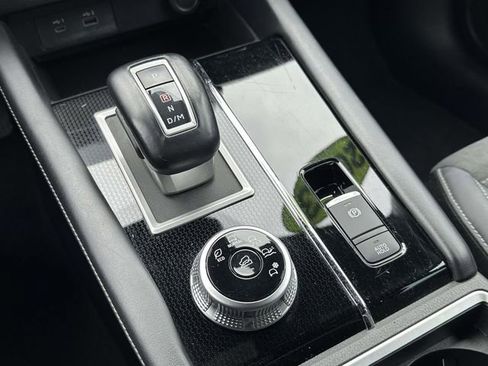 Used 2023 Mitsubishi Outlander SE Black Edition image 7