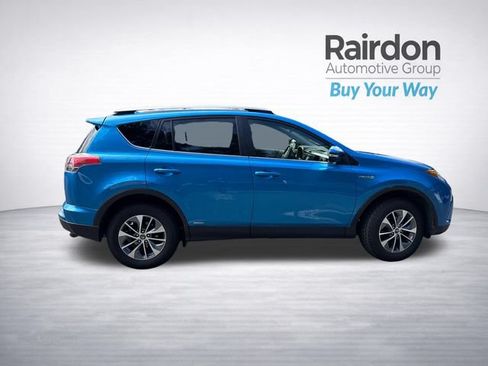 Used 2017 Toyota RAV4 XLE AWD/4WD image 8