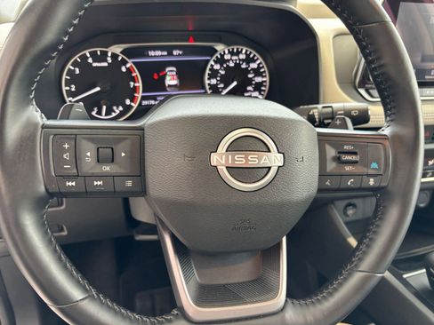 Used 2025 Nissan Rogue SV FWD image 29