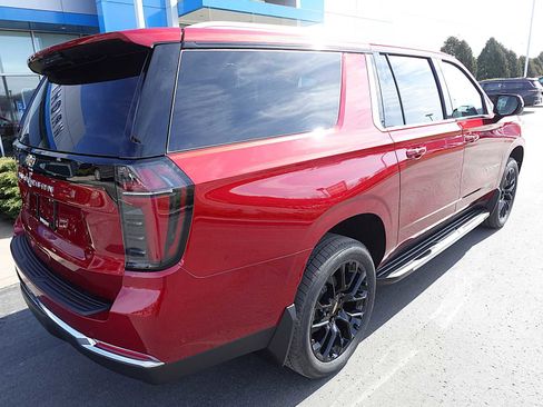 New 2026 Chevrolet Suburban LS image 3