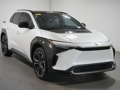 Certified 2024 Toyota bZ4X FWD image 3