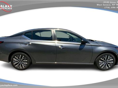 Used 2024 Nissan Altima 2.5 SV FWD image 4