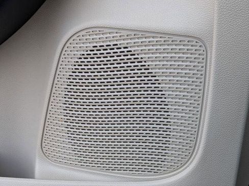 Certified 2023 Chrysler Pacifica Limited FWD image 17
