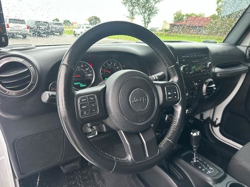 Used 2018 Jeep Wrangler Unlimited Sport S AWD/4WD image 3