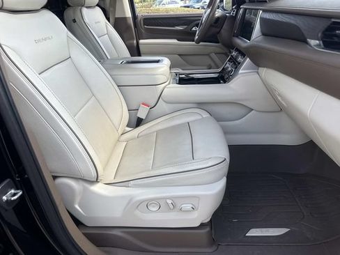 Used 2022 GMC Yukon Denali RWD image 11