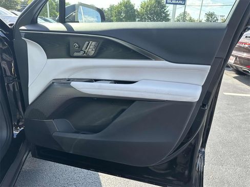 New 2025 Cadillac Lyriq Luxury image 8