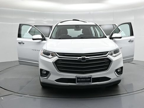 Used 2018 Chevrolet Traverse Premier w/ Driver Confidence II Package FWD image 31