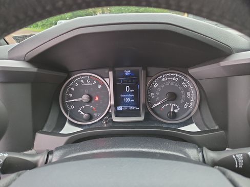 Certified 2020 Toyota Tacoma TRD Off-Road AWD/4WD image 20