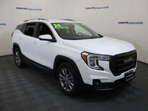 Used 2024 GMC Terrain SLT AWD/4WD image 3