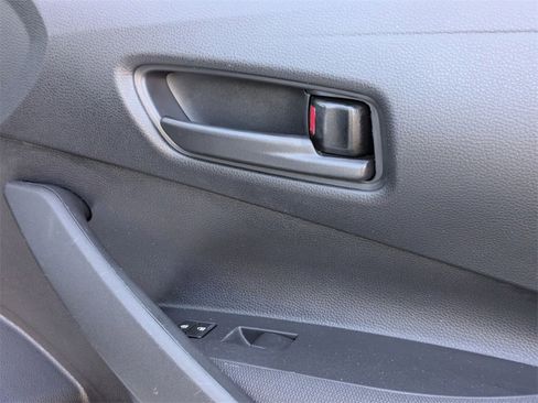 Used 2025 Toyota Corolla LE image 34