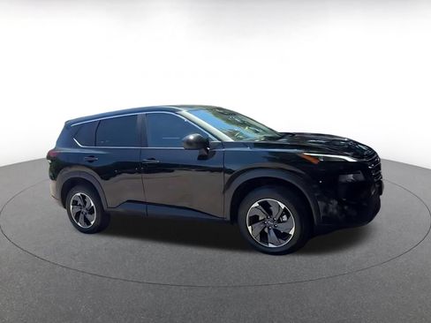 Used 2025 Nissan Rogue SV FWD image 2