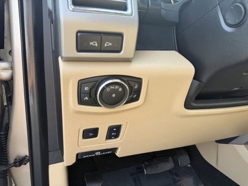 Used 2017 Ford F250 Lariat w/ Lariat Ultimate Package AWD/4WD image 17