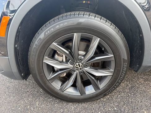 Certified 2023 Volkswagen Tiguan SE FWD image 28