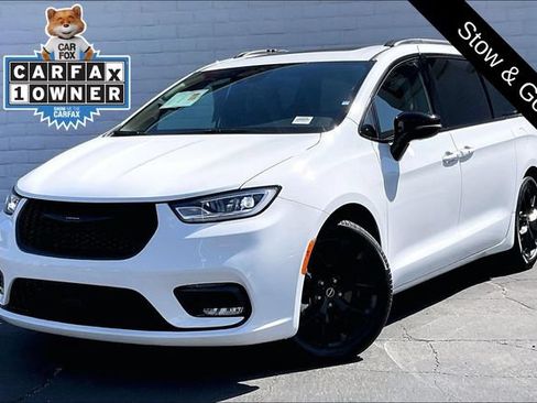 Used 2026 Chrysler Pacifica Limited w/ S Appearance Package FWD image 1